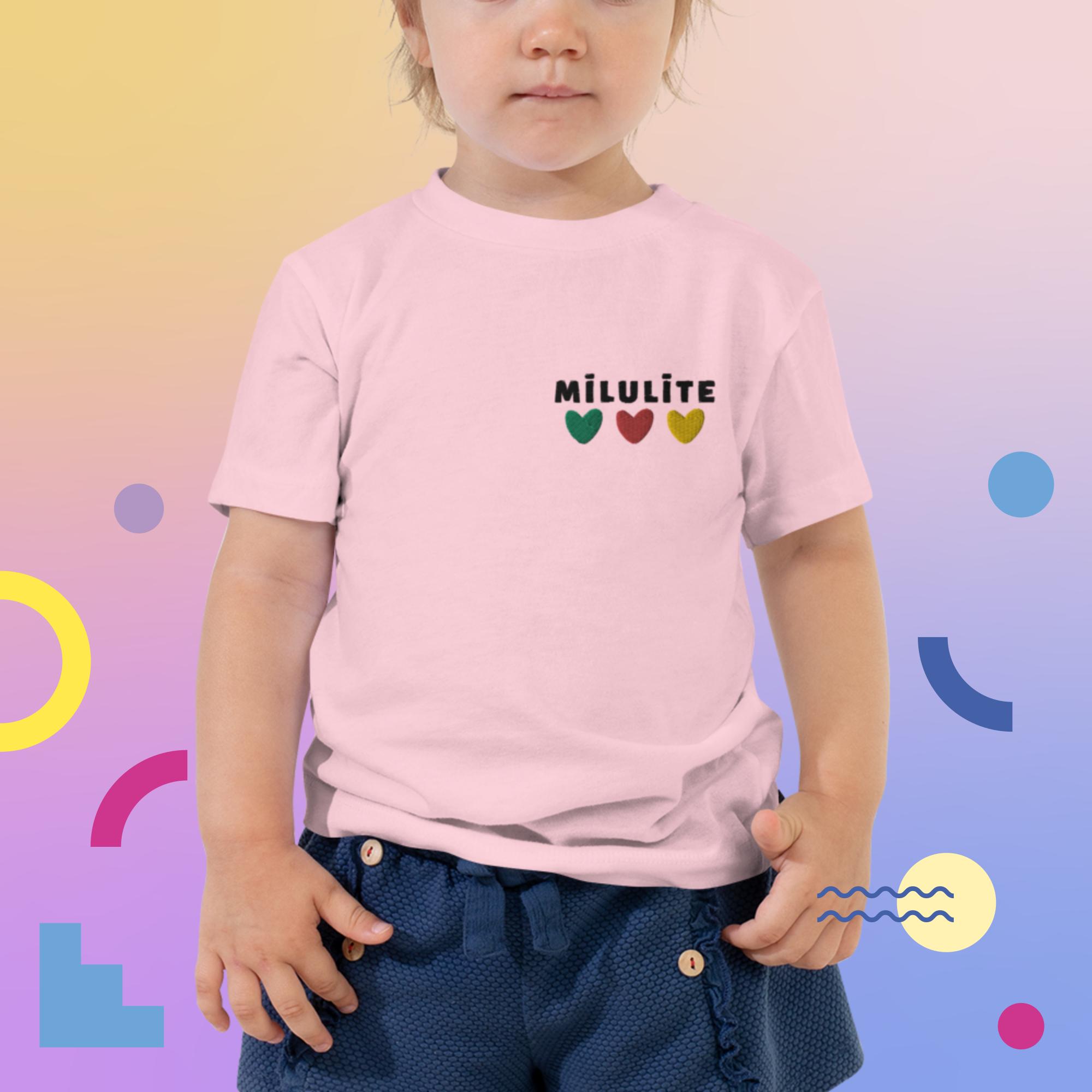 Mīkstas kokvilnas meiteņu T-krekls ar izšūtu uzrakstu Mīlulīte, pieejams rozā un baltā krāsās