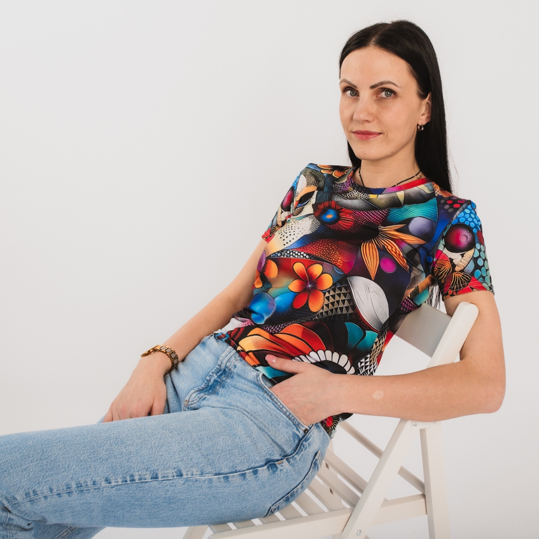 Sieviešu T-krekls ar ziedu dizainu “Marta” XS – 2XL