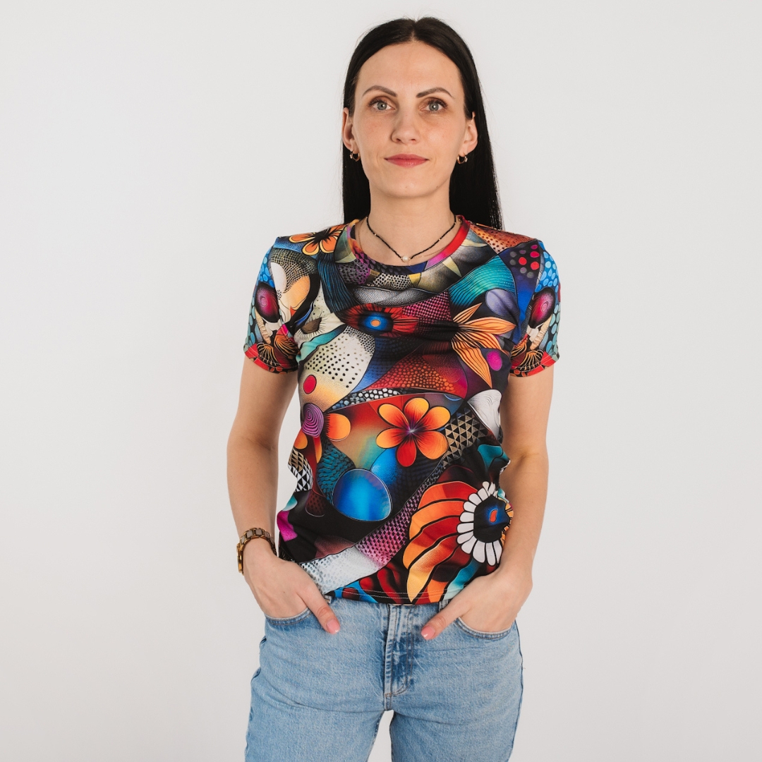 Sieviešu T-krekls ar ziedu dizainu “Marta” XS – 2XL